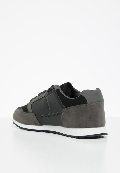 SOVIET - M arrow - charcoal/black