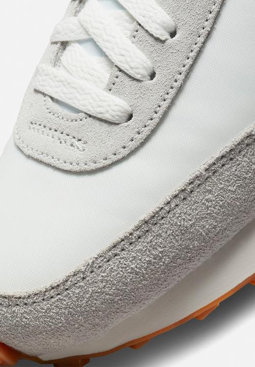 Nike - Daybreak - summit white/saturn gold-grey fog