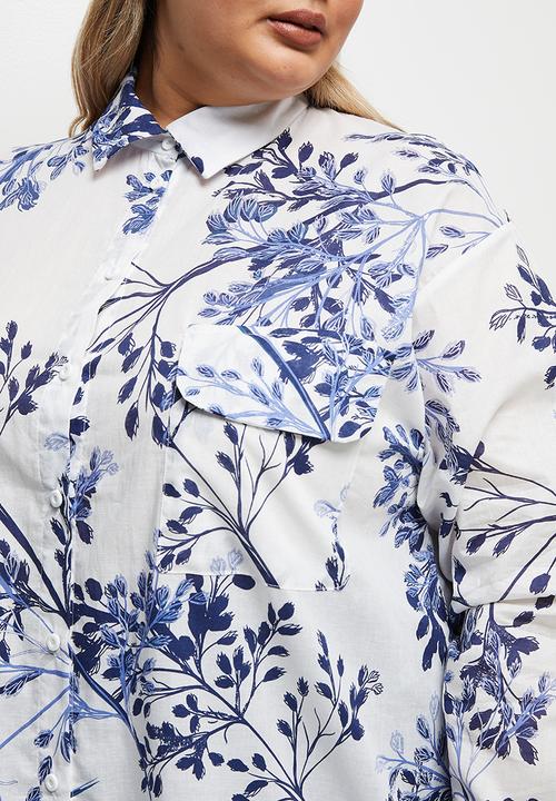 edit Plus - Relaxed boyfriend shirt - floral outline blues