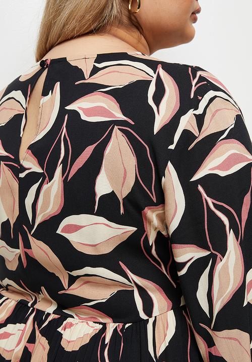 edit Plus - Long Sleeve maxi tiered dress - black based floral