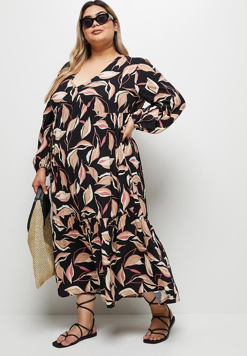 edit Plus - Long Sleeve maxi tiered dress - black based floral
