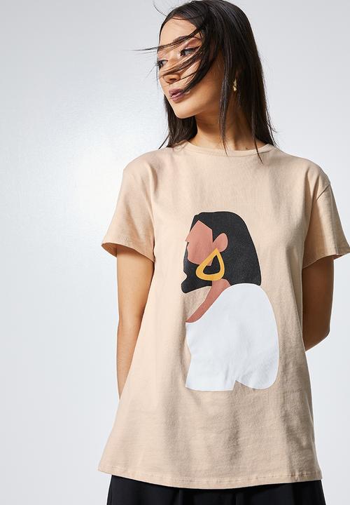 Superbalist - Woman with earring tee	- neutral 