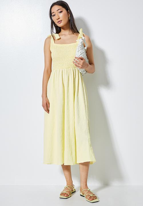 Superbalist - Shirred fit & flare midi - baby yellow