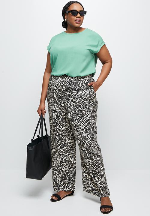 edit Plus - Basic grown on sleeve shell top - green