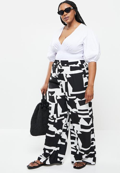 Me&B - Plus puff sleeve woven top with shirred basque - white