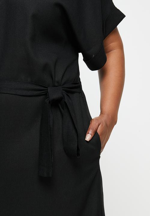 Me&B - Plus kimono sleeve v neck button through dress - black