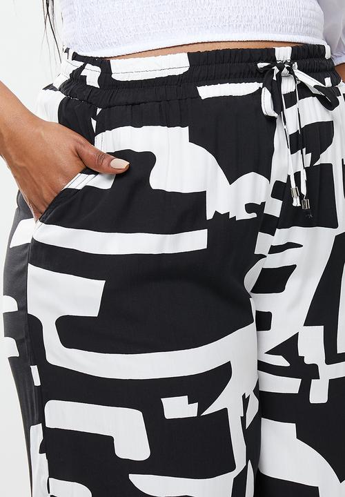 Me&B - Plus pull-on wide leg pant with tie detail - black & white 