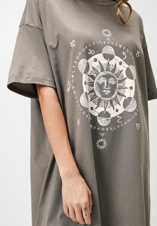 Blake - Oversized sleep tee with print - charcoal