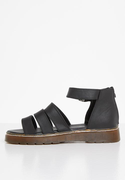 Jada - Strappy buckle sandal - black