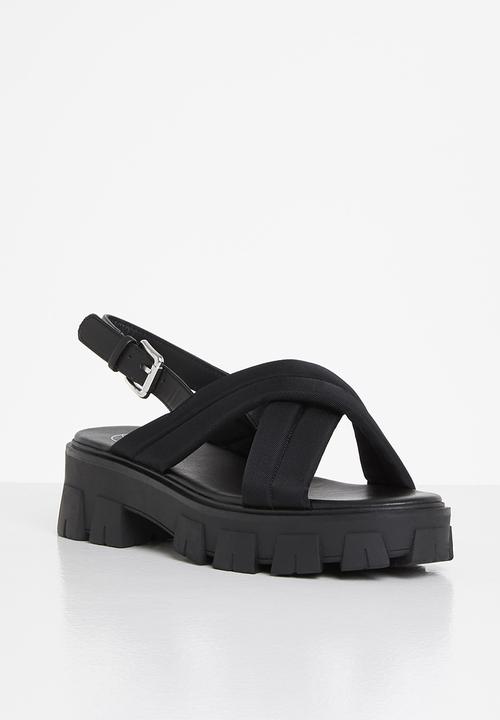 Missguided - Padded cross over chunky sole sandal - black