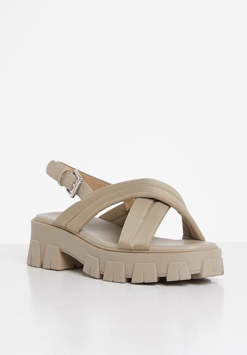 Missguided - Padded cross over chunky sole sandal - sand