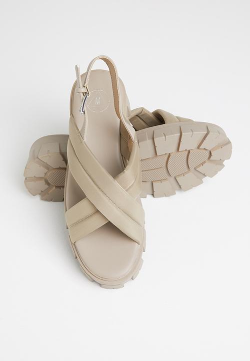 Missguided - Padded cross over chunky sole sandal - sand