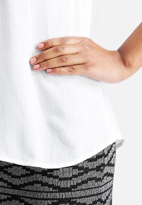 Vero Moda - Serina Embroidery Top