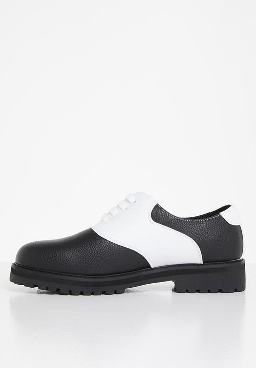 Jonathan D - J archie - blck/white