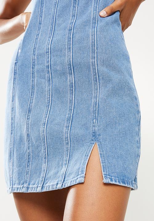 Missguided - Split hem contoured seamed denim dress - light blue