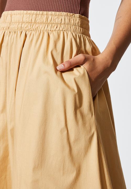 Superbalist - Poplin pull on midi skirt with pockets - tan