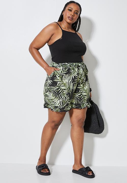 Superbalist - Ruffle hem pull on shorts - black & green 