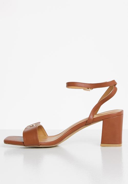 POLO - Demi ankle strap block heel sandal - tan