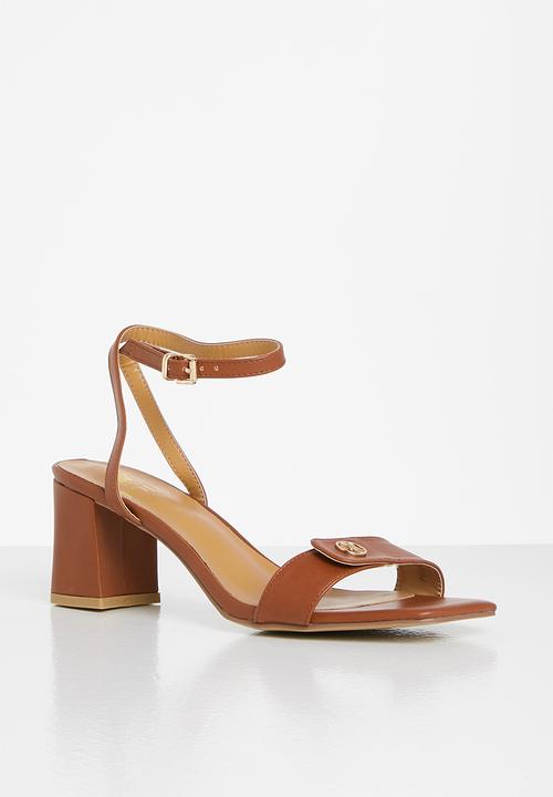 POLO - Demi ankle strap block heel sandal - tan