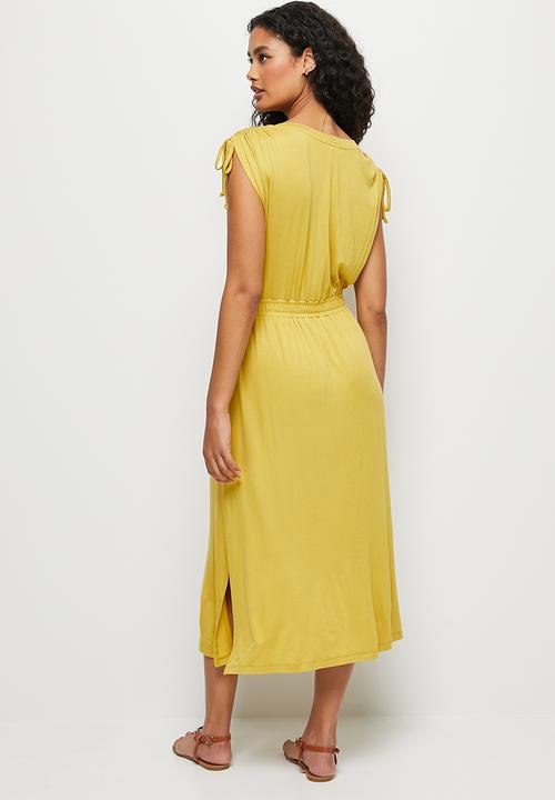 edit - Ruched shoulder knit fit & flare midi - yellow