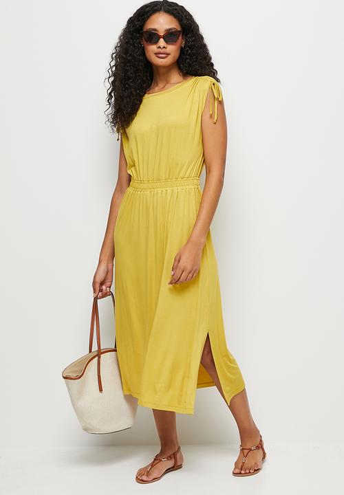 edit - Ruched shoulder knit fit & flare midi - yellow