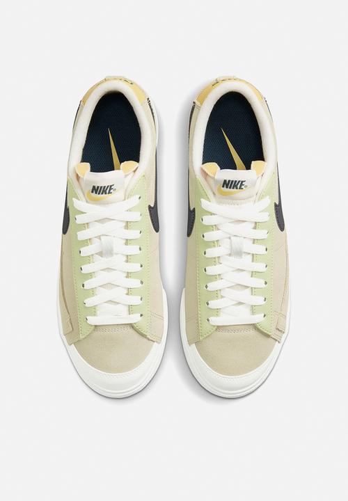 Nike - Wmns blazer platform - light stone/off noir-summit white