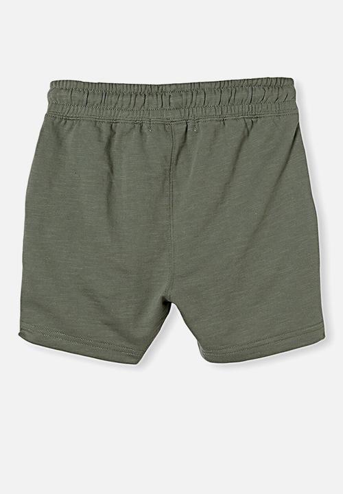 Cotton On - Henry slouch short 60/40 - swag green