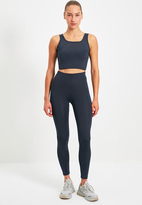 Trendyol - Sports bra - dark navy