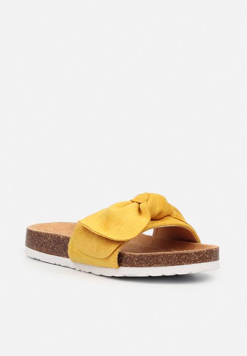 Little Miss Black - Burq 3 - yellow