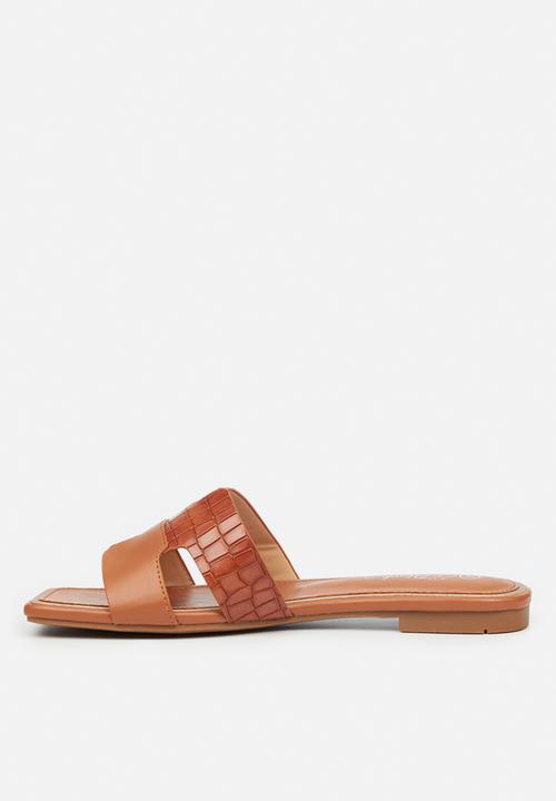 Miss Black - Euphoria1 slide - tan