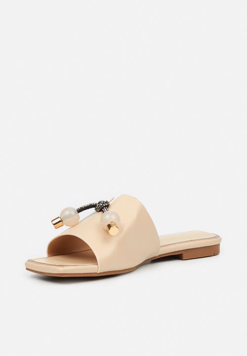 Miss Black - Euphoria4 slide - neutral