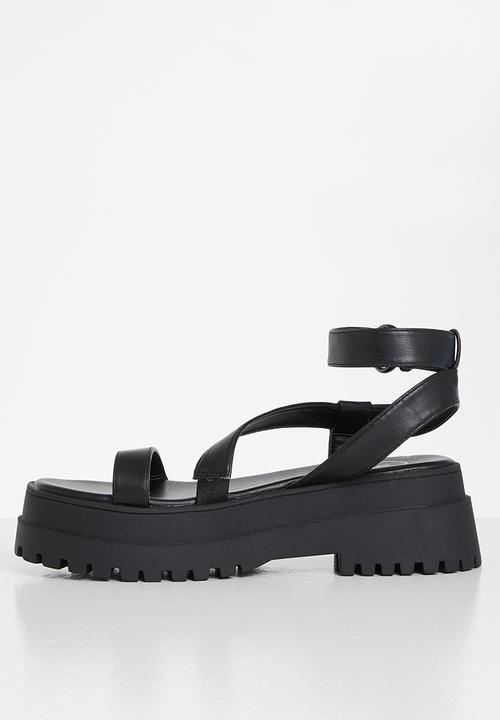Missguided - Pu chunky sole cross strap sandal - black