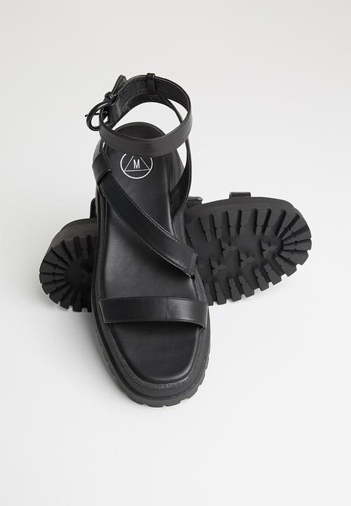 Missguided - Pu chunky sole cross strap sandal - black