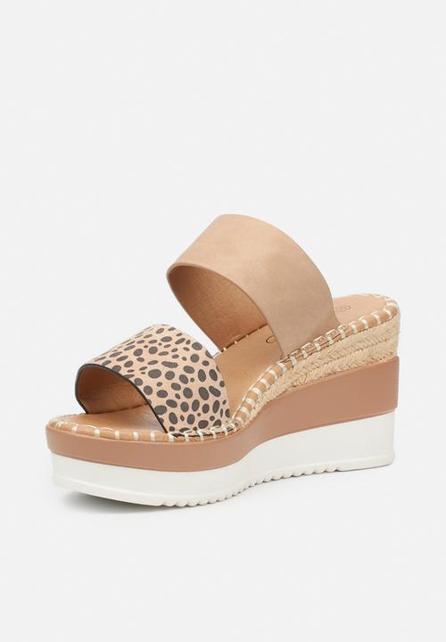 Miss Black - Wild1 wedge - neutral 