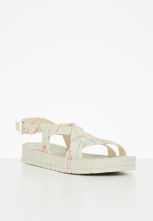 Zaxy - Modern sand ad  - white