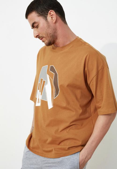 Trendyol - Graphic print short sleeve tee - camel