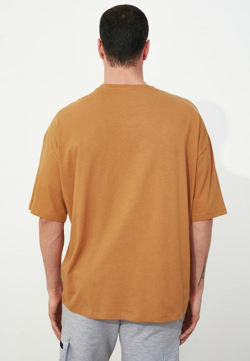 Trendyol - Graphic print short sleeve tee - camel