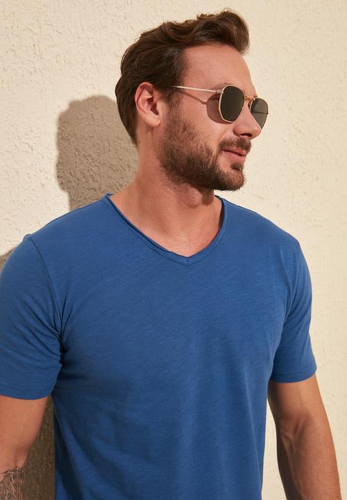 Trendyol - V-neck raw edge tee - indigo