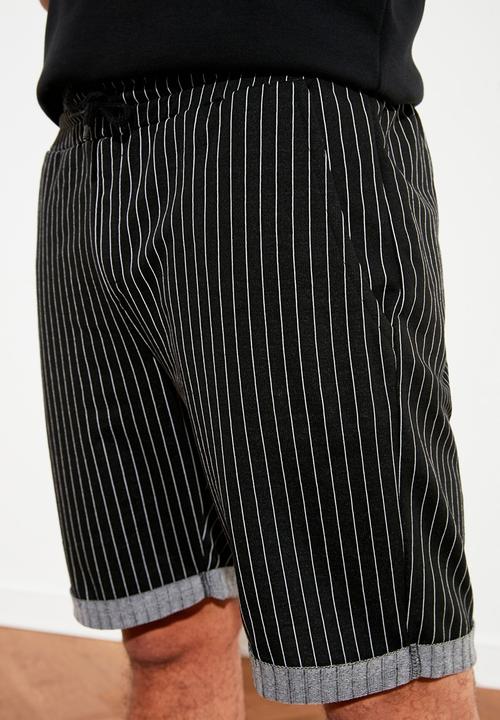 Trendyol - Pinstripe rolled up shorts - black & white 