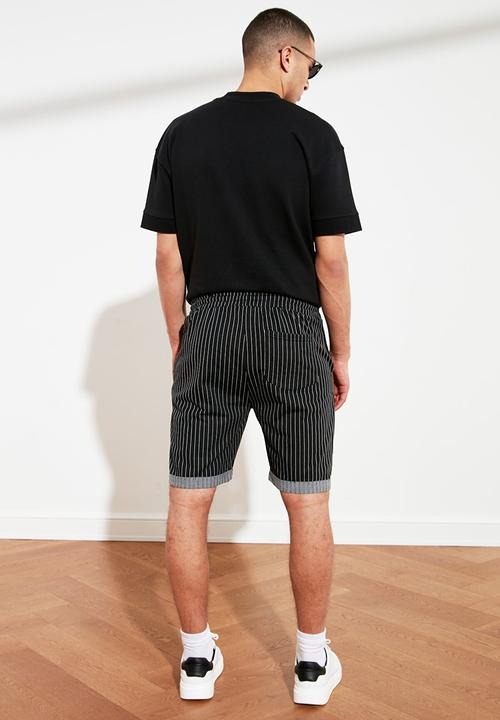 Trendyol - Pinstripe rolled up shorts - black & white 