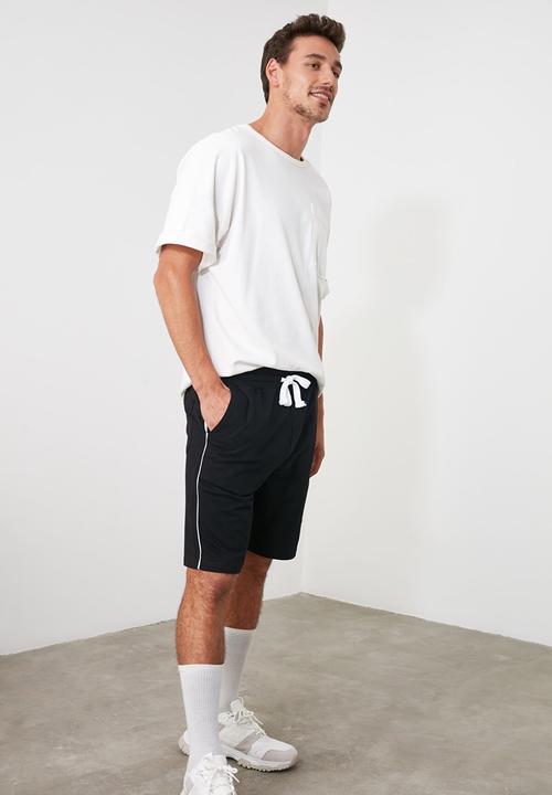 Trendyol - Piping detail contrast drawcord shorts - black