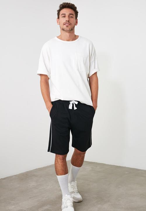 Trendyol - Piping detail contrast drawcord shorts - black