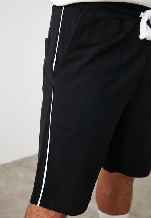 Trendyol - Piping detail contrast drawcord shorts - black