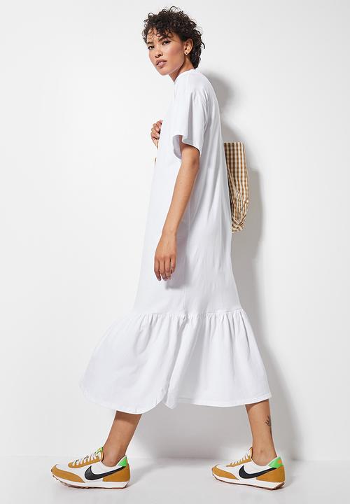 Superbalist - Curved hem t-shirt dress - white