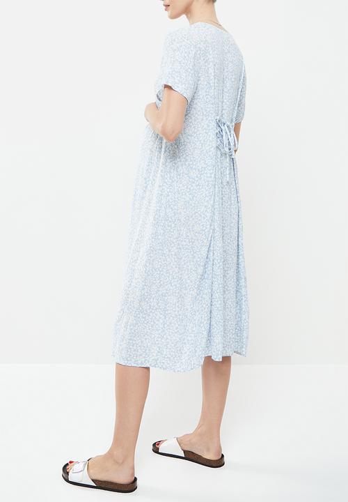 Cotton On - Maternity woven button front short sleeve midi dress - didi ditsy new wave blue