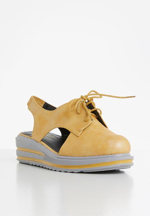 Seduction - Cutout flatform shoe - mustard