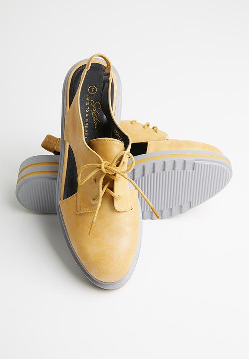 Seduction - Cutout flatform shoe - mustard