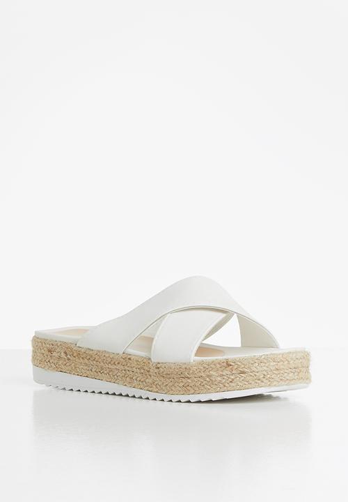 Seduction - Criss-cross flatform sandal - white