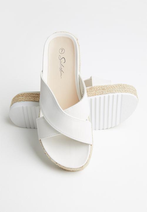 Seduction - Criss-cross flatform sandal - white