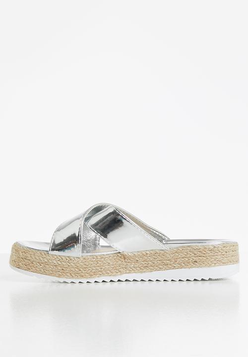 Seduction - Criss-cross flatform sandal - silver